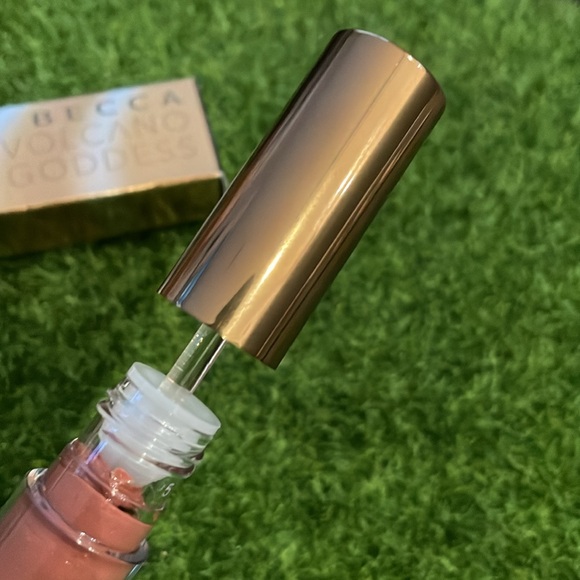 Becca Volcano Goddess Glow Gloss in Molten Mauve - Picture 3 of 3